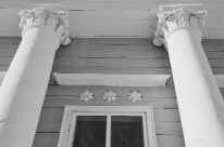 Домик с колоннами