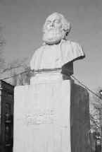 Памятник Марксу