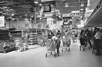 НЕИЗВЕСТНЫЙ ФОТОГРАФ. ОТКРЫТИЕ СУПЕРМАРКЕТА