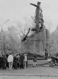 Памятник Макарову