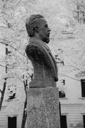 Памятник Попову