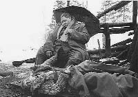 КАДР ИЗ ФИЛЬМА “ПОСЛЕДНИЙ ПОЕЗД”