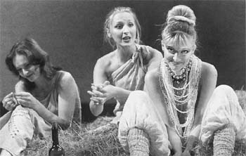 СЦЕНА ИЗ СПЕКТАКЛЯ “ДАЧНИКИ”