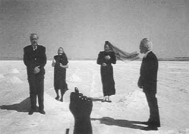 КАДР ИЗ ФИЛЬМА “НАЦИОНАЛЬНАЯ БОМБА”