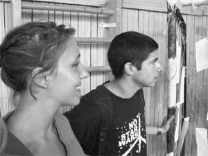 Англичанин Пани и француженка Мари открывают выставку достижений своих подопечных